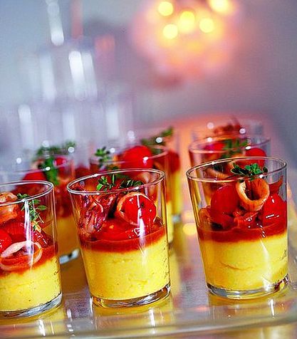 Polenta Con Calamares Bebés Y Tomates Cherry Para Un Casino